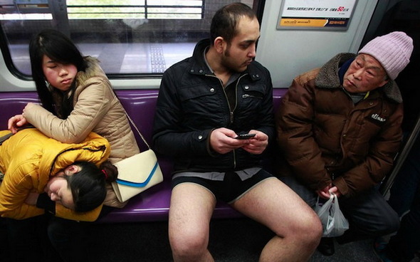 Флэшмоб «В метро без штанов» 2013