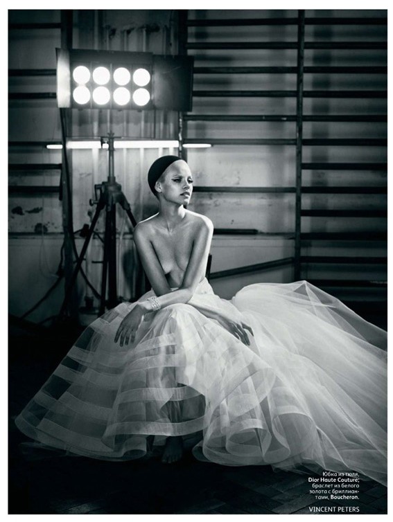 fashion-модель Гинта Лапина (Ginta Lapina)в модной фотосессии для российского Vogue 