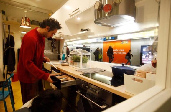 Креативная рекламная акция шведского бренда IKEA в парижском метро Креативная рекламная акция шведского бренда IKEA в парижском метро