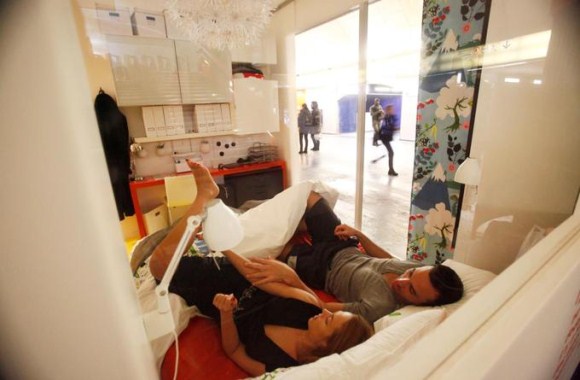 Креативная рекламная акция шведского бренда IKEA в парижском метро Креативная рекламная акция шведского бренда IKEA в парижском метро