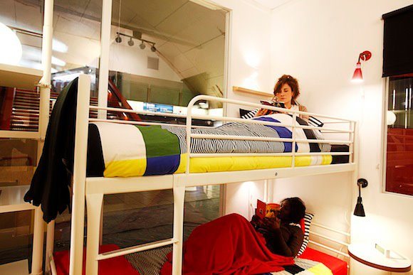 Креативная рекламная акция шведского бренда IKEA в парижском метро Креативная рекламная акция шведского бренда IKEA в парижском метро