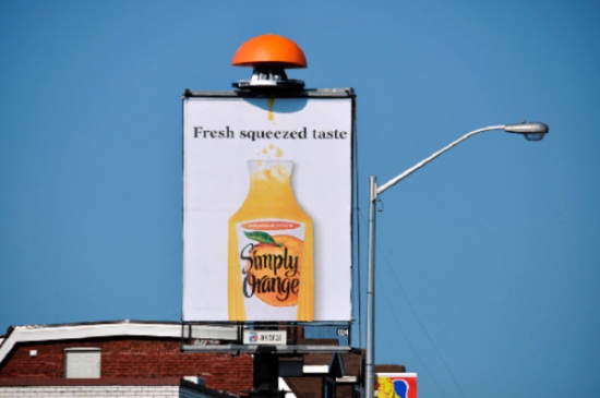 Наружная реклама соков Simply Orange