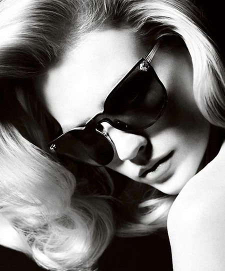 рекламная фотосессия Дженьюари Джонс Versace 2011